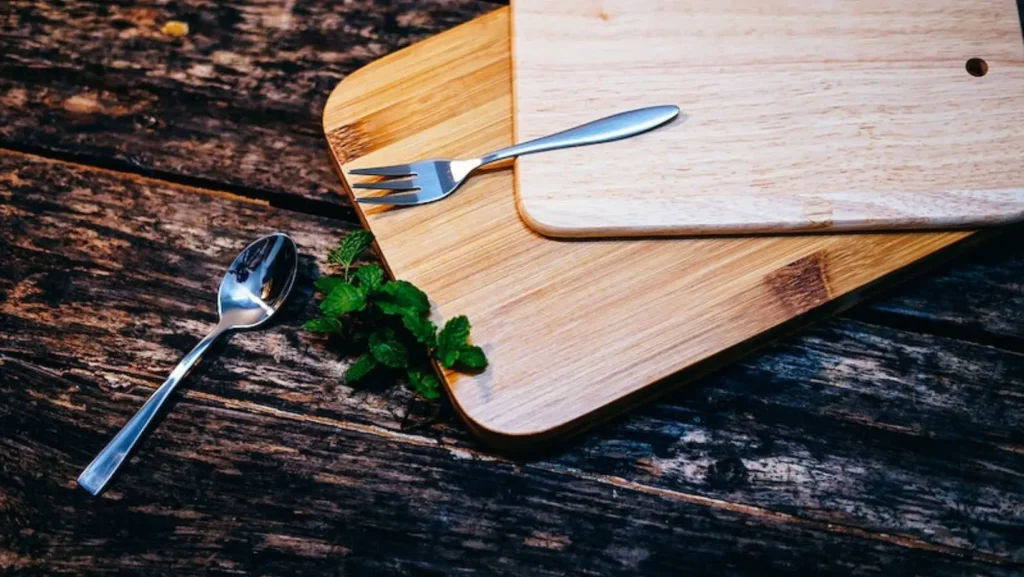 instant pots can be placed on bamboo cutting boards 